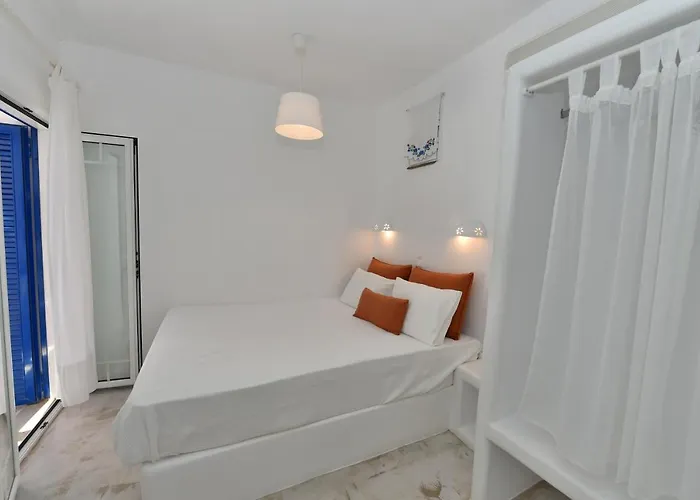 Peristerionas * Tínos